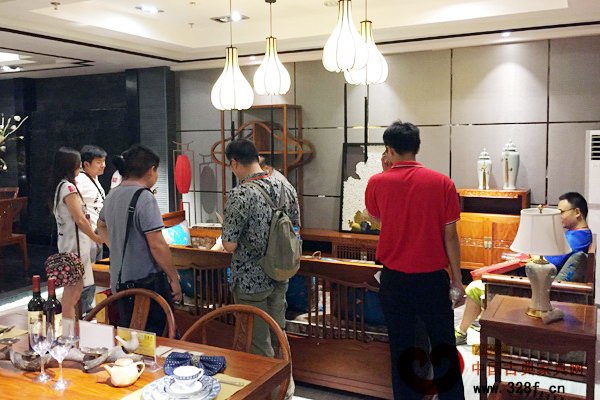 全國品牌紅木家具經(jīng)銷商大會(huì)使紅木家具企業(yè)與經(jīng)銷商合作的精準(zhǔn)度進(jìn)一步提升 全國品牌紅木家具經(jīng)銷商大會(huì)使紅木家具企業(yè)與經(jīng)銷商合作的精準(zhǔn)度進(jìn)一步提升
