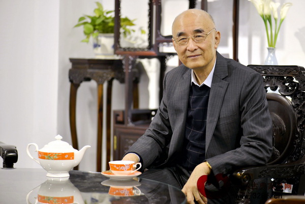 中國傳統(tǒng)工藝大師、泰和園董事長邵湘文，有深厚的藝術(shù)修為