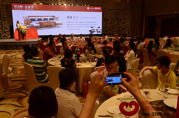 憶古軒西廂房中式后現(xiàn)代紅木家具新品發(fā)布會(huì)現(xiàn)場受到眾人關(guān)注 憶古軒西廂房中式后現(xiàn)代紅木家具新品發(fā)布會(huì)現(xiàn)場受到眾人關(guān)注