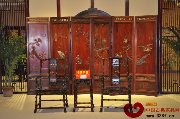 泰和園“當(dāng)代君子”竹節(jié)椅在名家具展展會上極為引人矚目 