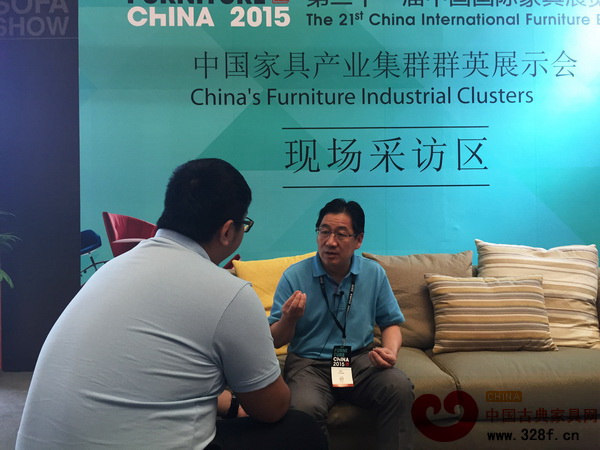 東陽中國木雕城總經(jīng)理張友才接受媒體采訪 東陽中國木雕城總經(jīng)理張友才接受媒體采訪