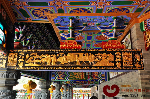 精美的潮州木雕為美麗的嶺南建筑增色不少(圖為廣州番禺南粵苑) 精美的潮州木雕為美麗的嶺南建筑增色不少(圖為廣州番禺南粵苑)