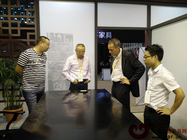第21屆中國(guó)國(guó)際家具展覽會(huì)期間，九龍?zhí)眉揖呶送赓e的廣泛關(guān)注
