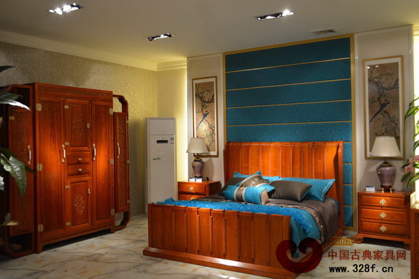 木寶美家的“新中式”家具以藍(lán)色調(diào)的軟裝設(shè)計(jì)演繹了一種濃厚的貴族氣質(zhì)