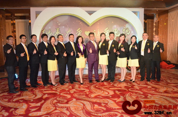 大匯堂總經(jīng)理胡春龍（左三）與廣東獅子會香江服務(wù)隊成員合影