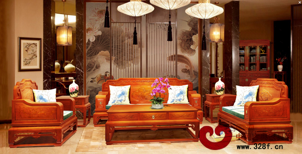 東成紅木《緬甸花梨荷韻沙發(fā)》采用瑞昇家居生產(chǎn)的高檔軟裝進(jìn)行搭配 東成紅木《緬甸花梨荷韻沙發(fā)》采用瑞昇家居生產(chǎn)的高檔軟裝進(jìn)行搭配