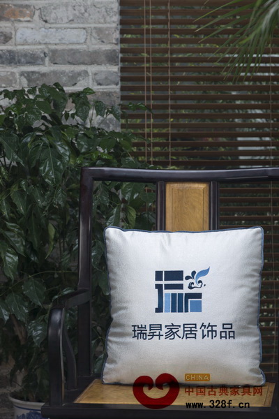 瑞昇家居生產(chǎn)的高檔軟裝——抱枕 瑞昇家居生產(chǎn)的高檔軟裝——抱枕