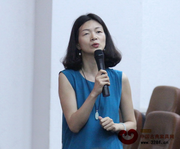 紅古軒營(yíng)銷總監(jiān)楊晶在宣講會(huì)上做精彩分享 紅古軒營(yíng)銷總監(jiān)楊晶在宣講會(huì)上做精彩分享