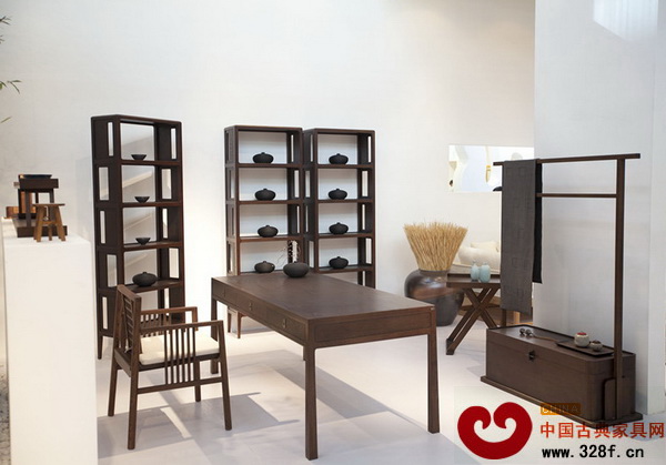 “新中式”不是對(duì)古代文化符號(hào)的生硬堆砌,而是具有以下特色的古典與現(xiàn)代完美結(jié)合的產(chǎn)物 “新中式”不是對(duì)古代文化符號(hào)的生硬堆砌,而是具有以下特色的古典與現(xiàn)代完美結(jié)合的產(chǎn)物