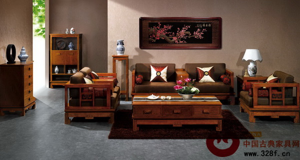 典雅簡潔的改良古典家具與現(xiàn)代家居陳設(shè)并不矛盾 典雅簡潔的改良古典家具與現(xiàn)代家居陳設(shè)并不矛盾