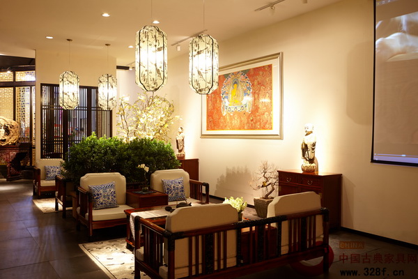 戴為紅木館內(nèi)中式家居氛圍濃厚且別具一格 戴為紅木館內(nèi)中式家居氛圍濃厚且別具一格