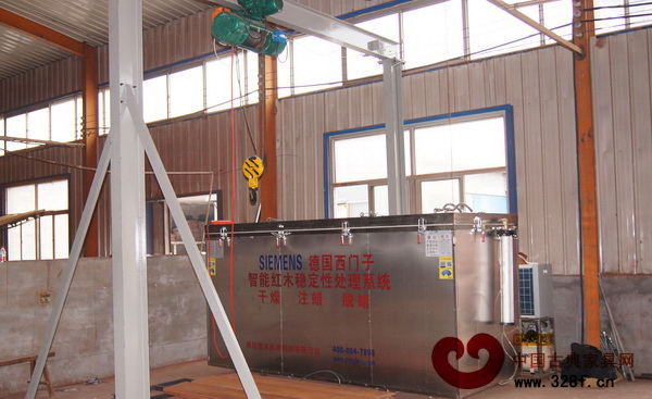 紅木真空干燥?注蠟?脫蠟一體機(jī)配置了德國西門子紅木穩(wěn)定性智能處理系統(tǒng)，操作更便捷