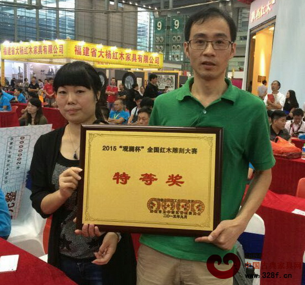 明堂紅木報(bào)送的選手虞衛(wèi)民憑借作品《夢(mèng)》摘得大賽唯一的特等獎(jiǎng) 明堂紅木報(bào)送的選手虞衛(wèi)民憑借作品《夢(mèng)》摘得大賽唯一的特等獎(jiǎng)