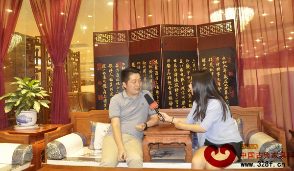 大匯堂營(yíng)銷總監(jiān)胡春騰接受弘木傳媒記者采訪 大匯堂營(yíng)銷總監(jiān)胡春騰接受弘木傳媒記者采訪