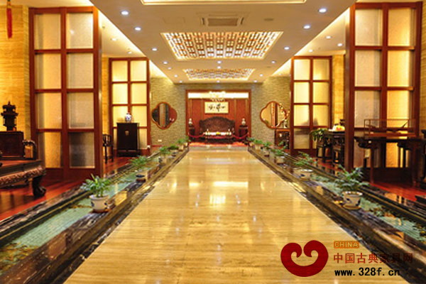 伍氏大觀園大紅酸枝頂級(jí)收藏館展廳一樓內(nèi)景 伍氏大觀園大紅酸枝頂級(jí)收藏館展廳一樓內(nèi)景