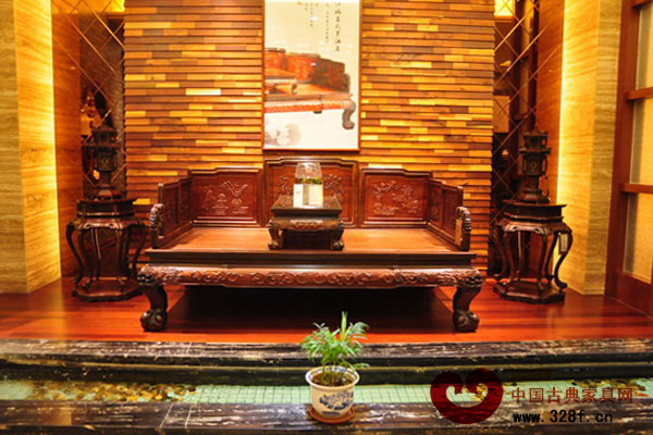 伍氏大觀園大紅酸枝頂級(jí)收藏館內(nèi)的精品大紅酸枝家具 伍氏大觀園大紅酸枝頂級(jí)收藏館內(nèi)的精品大紅酸枝家具