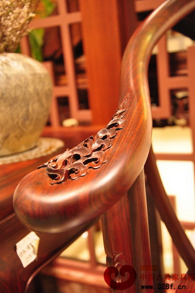 明式家具的美在細(xì)節(jié)處展現(xiàn)，越簡潔越美