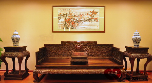 伍氏大觀園——大紅酸枝云龍紋雙人寶座配香幾 伍氏大觀園——大紅酸枝云龍紋雙人寶座配香幾