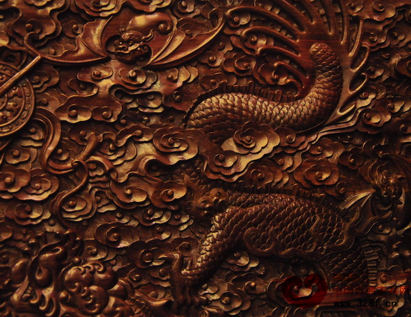 伍氏大觀園——大紅酸枝云龍紋寶座沙發(fā)雕刻局部 伍氏大觀園——大紅酸枝云龍紋寶座沙發(fā)雕刻局部