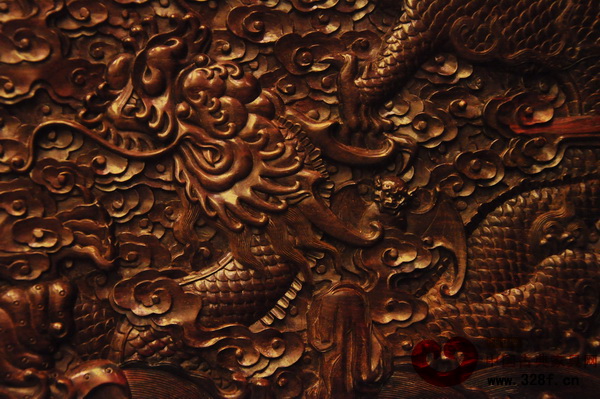 伍氏大觀園——大紅酸枝云龍紋寶座沙發(fā)雕刻局部 伍氏大觀園——大紅酸枝云龍紋寶座沙發(fā)雕刻局部