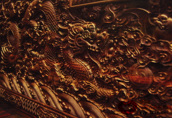 伍氏大觀園——大紅酸枝云龍紋寶座沙發(fā)雕刻局部 伍氏大觀園——大紅酸枝云龍紋寶座沙發(fā)雕刻局部