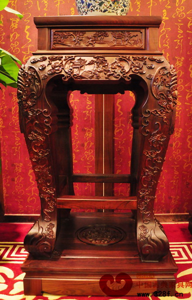 伍氏大觀園——大紅酸枝百子千孫沙發(fā)配套香幾 伍氏大觀園——大紅酸枝百子千孫沙發(fā)配套香幾