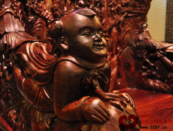 百子千孫沙發(fā)局部雕刻 百子千孫沙發(fā)局部雕刻