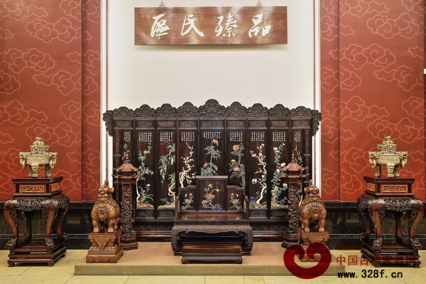 區(qū)氏臻品所制作的宮廷家具威嚴(yán)大氣 區(qū)氏臻品所制作的宮廷家具威嚴(yán)大氣