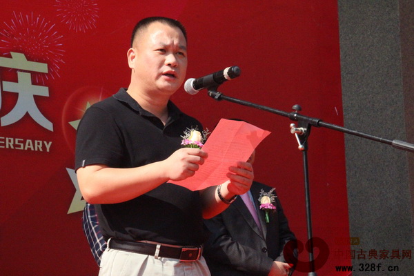 橫店鎮(zhèn)人大主席、政委副書記吳閃閃致辭 橫店鎮(zhèn)人大主席、政委副書記吳閃閃致辭