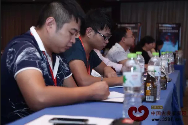 學(xué)員們認(rèn)真做學(xué)習(xí)筆記,均表示此次培訓(xùn)會(huì)接地氣,課程內(nèi)容易落地 學(xué)員們認(rèn)真做學(xué)習(xí)筆記,均表示此次培訓(xùn)會(huì)接地氣,課程內(nèi)容易落地