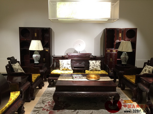 戴為紅木北京藝術(shù)館內(nèi)呈列的絲翎檀雕精品 戴為紅木北京藝術(shù)館內(nèi)呈列的絲翎檀雕精品