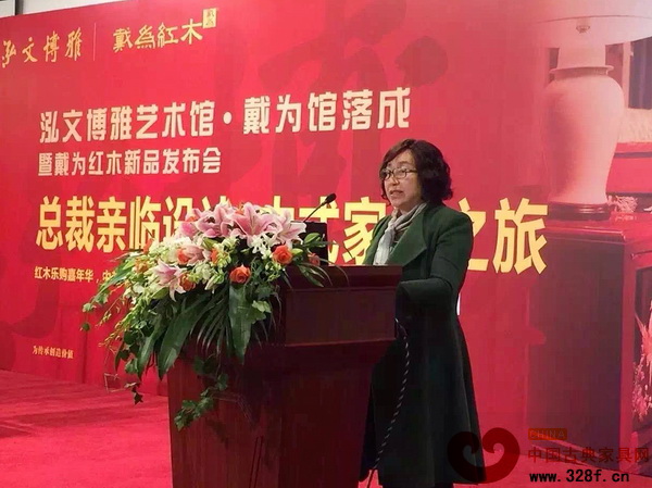 北京市泓文博雅藝術(shù)館館長潘海英為活動致辭 北京市泓文博雅藝術(shù)館館長潘海英為活動致辭