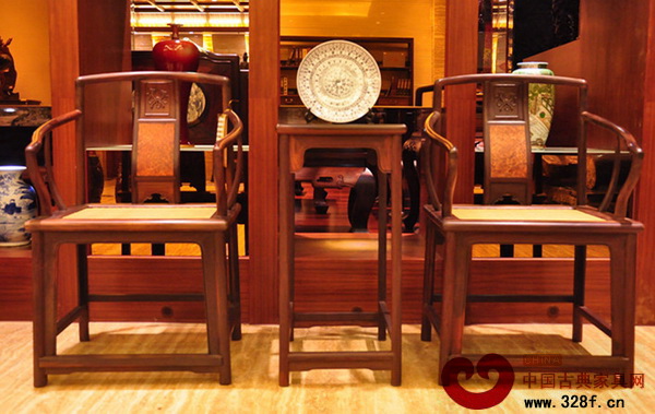 伍氏大觀園采用印尼白藤制作藤編軟屜的南官帽椅