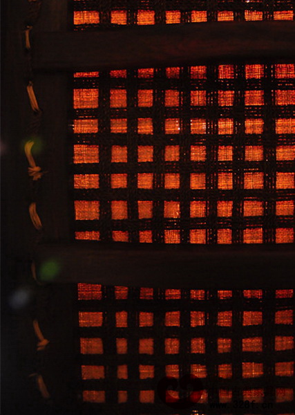 編藤下面的棕繩一般為4到8股，以便取得良好的承載力（伍氏大觀園供圖）