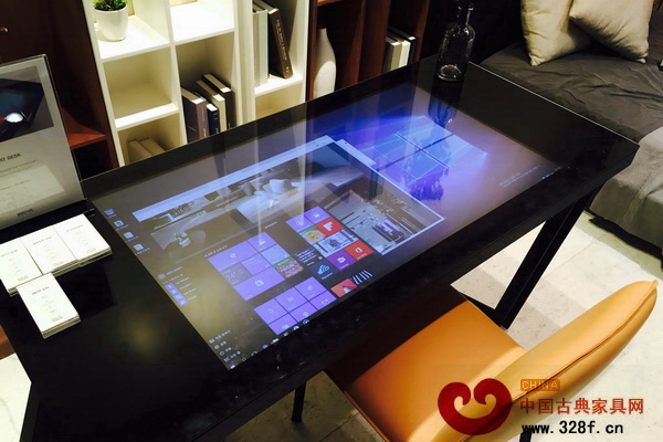 9月8日啟幕的上海家博會(huì)上，智能家居展館展現(xiàn)了家具與科技的“跨界”合作