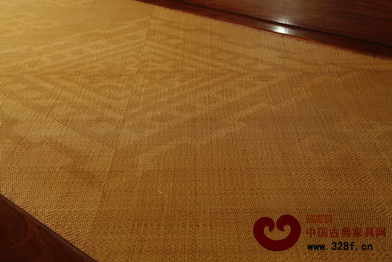 軟屜用藤編穿織成各種花紋(中山區(qū)氏臻品供圖) 軟屜用藤編穿織成各種花紋(中山區(qū)氏臻品供圖)