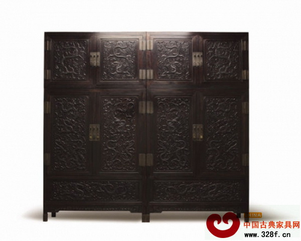 清乾隆紫檀高浮雕九龍西番蓮紋頂箱式大四件柜 清乾隆紫檀高浮雕九龍西番蓮紋頂箱式大四件柜