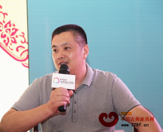 中山市紅木家具行業(yè)協(xié)會(huì)執(zhí)行會(huì)長(zhǎng)、志成紅木董事長(zhǎng)李正倫 中山市紅木家具行業(yè)協(xié)會(huì)執(zhí)行會(huì)長(zhǎng)、志成紅木董事長(zhǎng)李正倫