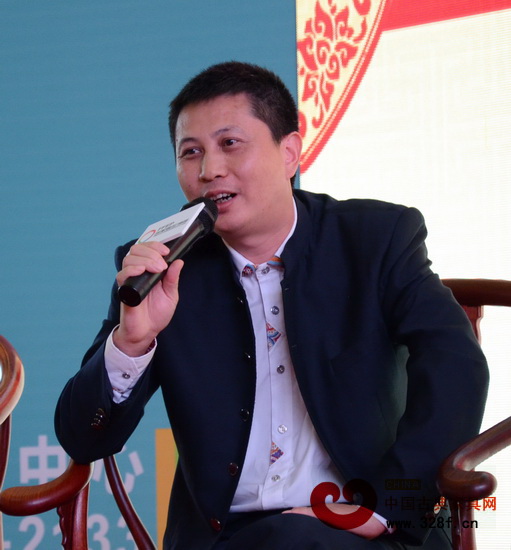 中山市家具商會會長、紅古軒總經(jīng)理吳赤宇 中山市家具商會會長、紅古軒總經(jīng)理吳赤宇