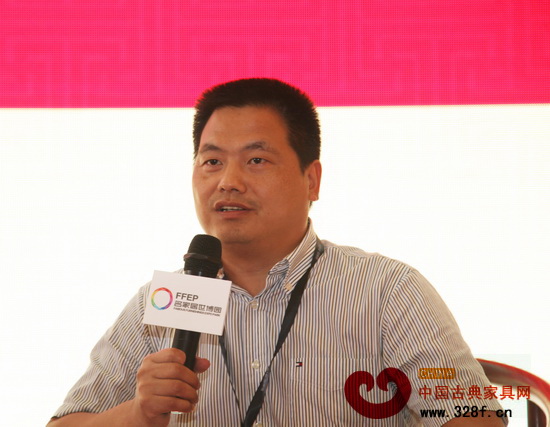 東陽市紅木家具行業(yè)協(xié)會執(zhí)行會長、中信紅木董事長李忠信 東陽市紅木家具行業(yè)協(xié)會執(zhí)行會長、中信紅木董事長李忠信