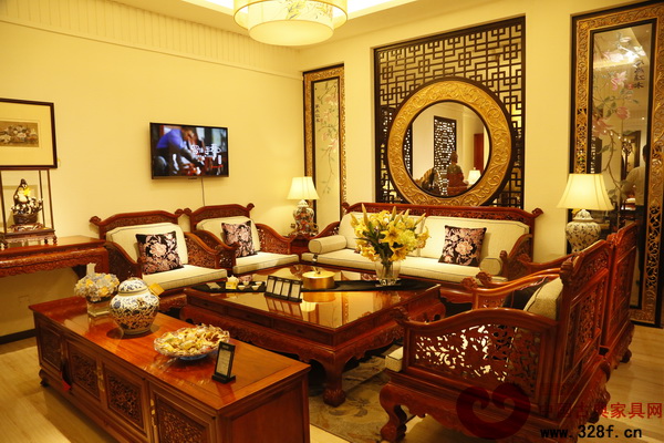 戴為紅木深圳店內(nèi)的臻品