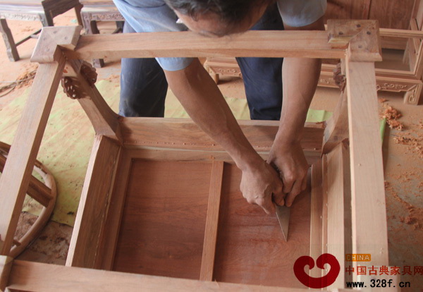 東成紅木家具精工細作,更加富有傳統(tǒng)韻味 東成紅木家具精工細作,更加富有傳統(tǒng)韻味