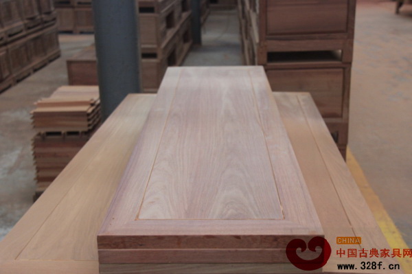 東成紅木的產品精選優(yōu)質芯材確保品質 東成紅木的產品精選優(yōu)質芯材確保品質
