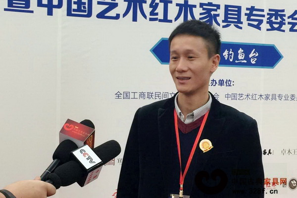 大會結(jié)束后,區(qū)錦澤接受中央電視臺的采訪 大會結(jié)束后,區(qū)錦澤接受中央電視臺的采訪