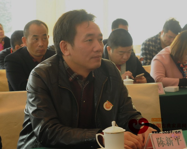 全聯(lián)藝術(shù)紅木家具專委會(huì)成立大會(huì)在北京釣魚臺(tái)國(guó)賓館舉行,集古韻今總經(jīng)理陳新平應(yīng)邀出席 全聯(lián)藝術(shù)紅木家具專委會(huì)成立大會(huì)在北京釣魚臺(tái)國(guó)賓館舉行,集古韻今總經(jīng)理陳新平應(yīng)邀出席