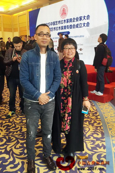 杰申設(shè)計(jì)董事長潘再生(左)與華南林業(yè)大學(xué)研究生導(dǎo)師郭瓊合影 杰申設(shè)計(jì)董事長潘再生(左)與華南林業(yè)大學(xué)研究生導(dǎo)師郭瓊合影