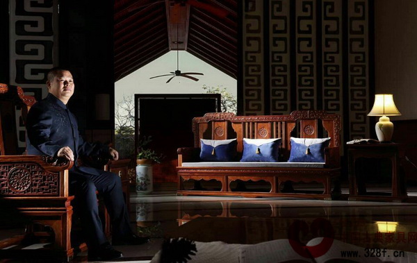 匠王紅木董事長(zhǎng)李茂先自己作為企業(yè)代言人為品牌宣言:我負(fù)責(zé)·假一賠十 匠王紅木董事長(zhǎng)李茂先自己作為企業(yè)代言人為品牌宣言:我負(fù)責(zé)·假一賠十