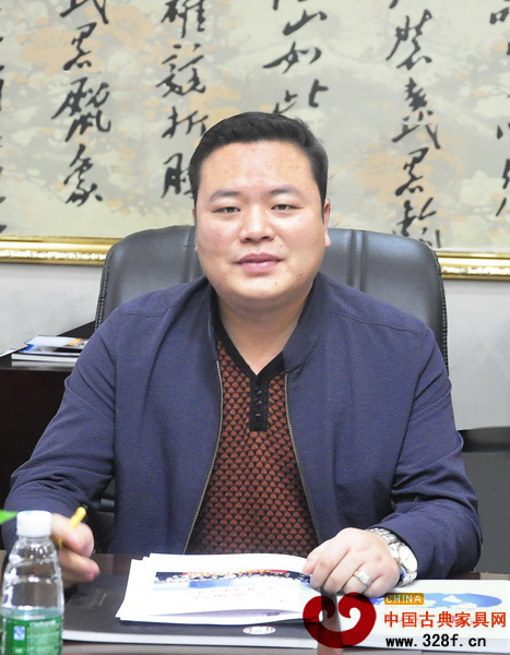 六年時(shí)間,名揚(yáng)紅木董事長楊威帶領(lǐng)名揚(yáng)紅木不斷發(fā)展壯大,成為行業(yè)楷模 六年時(shí)間,名揚(yáng)紅木董事長楊威帶領(lǐng)名揚(yáng)紅木不斷發(fā)展壯大,成為行業(yè)楷模