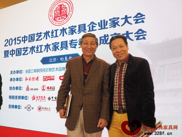 曹兆庭與原故宮博物院文??萍疾恐魅尾莒o樓在北京釣魚臺合影 曹兆庭與原故宮博物院文??萍疾恐魅尾莒o樓在北京釣魚臺合影