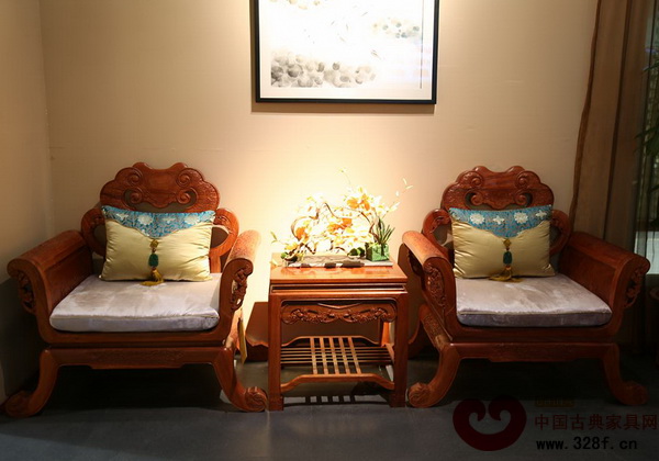 志成紅木“新廣作”代表作《華意天成休閑椅》獲金獎(jiǎng) 志成紅木“新廣作”代表作《華意天成休閑椅》獲金獎(jiǎng)